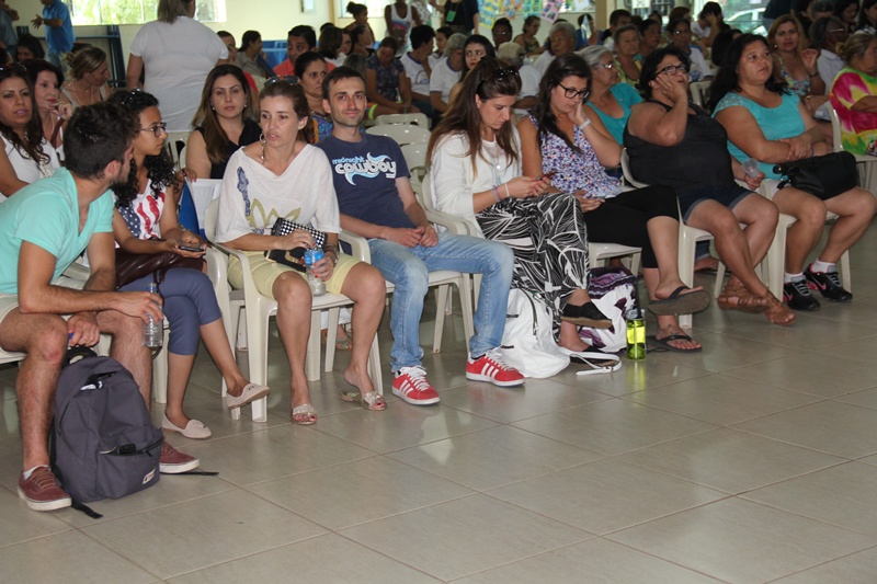   Conferência começa com palestra e apresentações artísticas